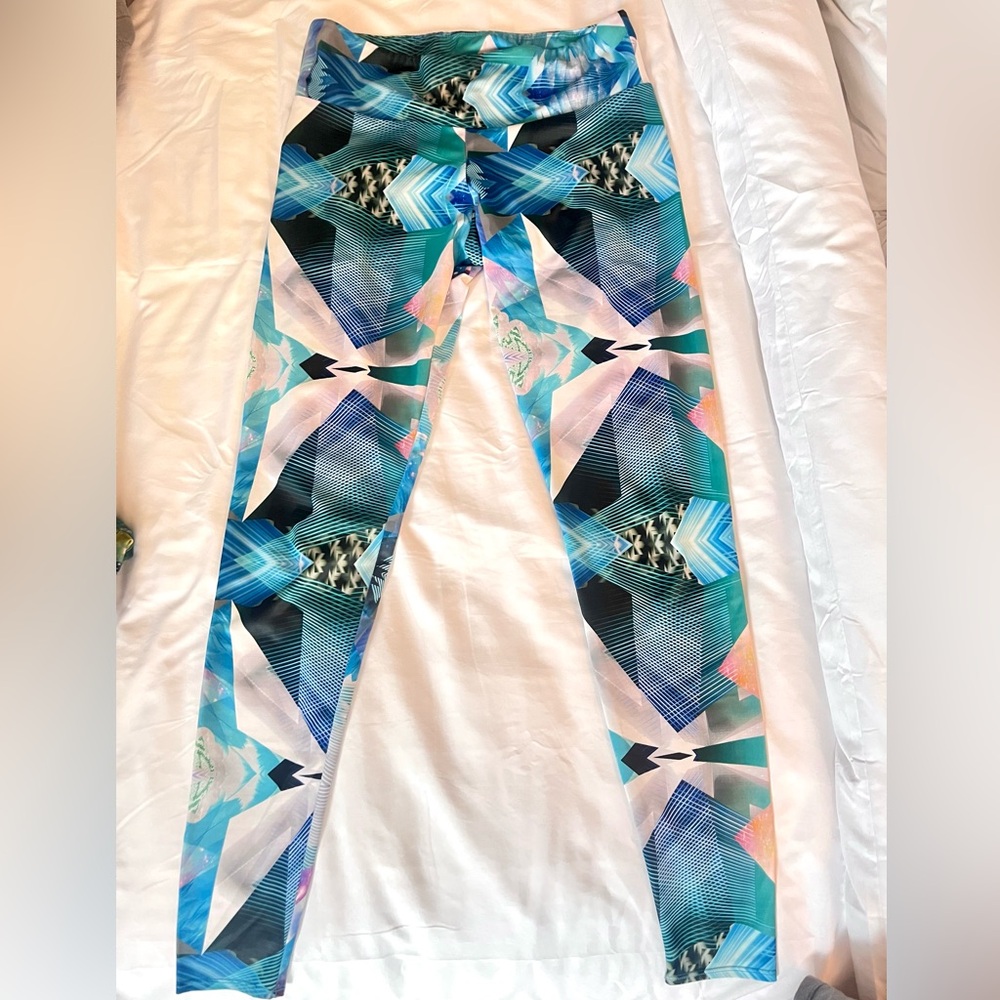 Onzie Geometric Aqua & Teal High-Waist Leggings